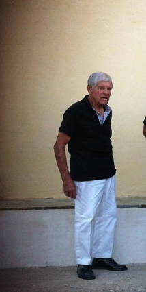 Florio devant la chapelle de Canaghja