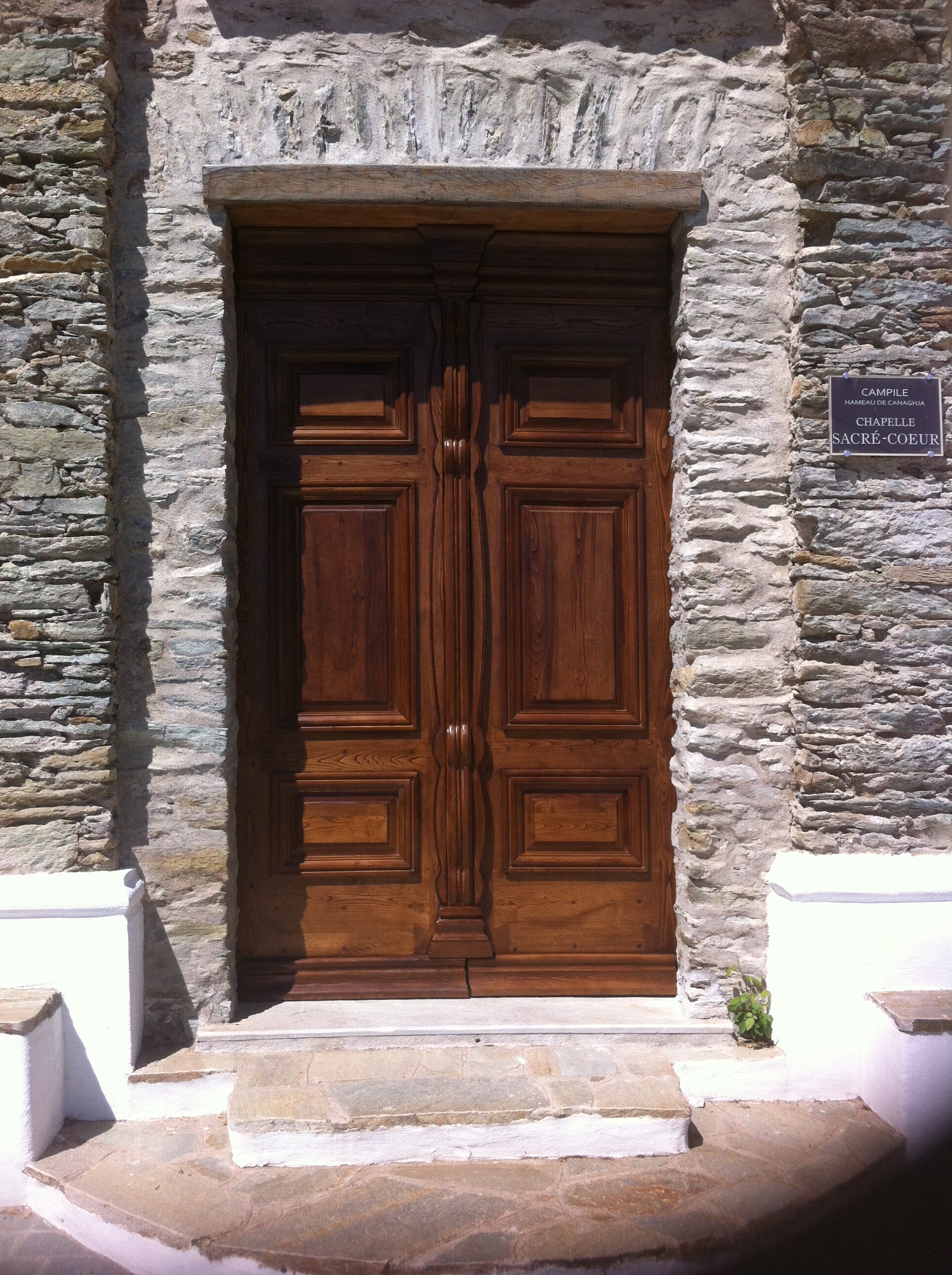 nouvelle porte de la chapelle