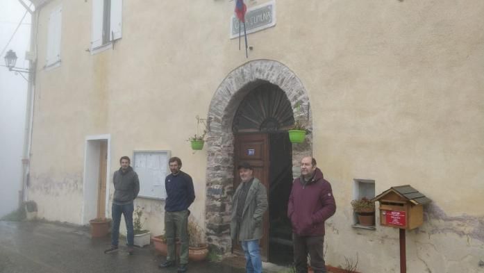 CONFINEMENT AU VILLAGE